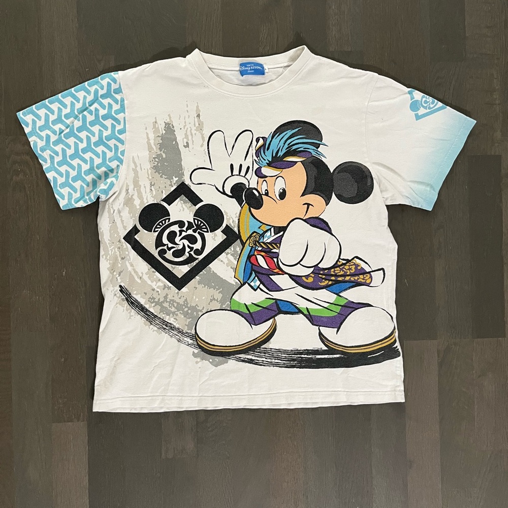 Disney Resort Tokyo 2016 Mickey Mouse Exclusive tee (RARE)